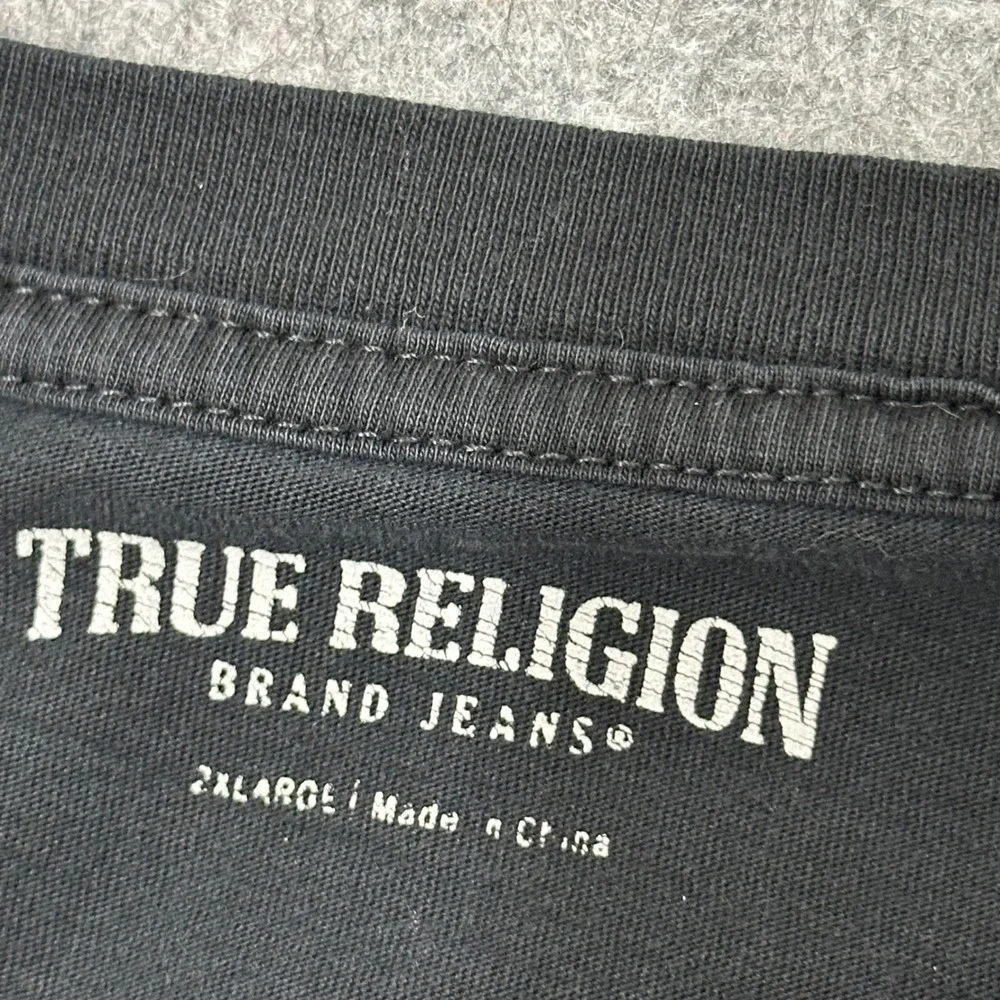 True Religion Graphic T-Shirt Men 2XL Black Split Logo Palm Tree Cityscape Tee